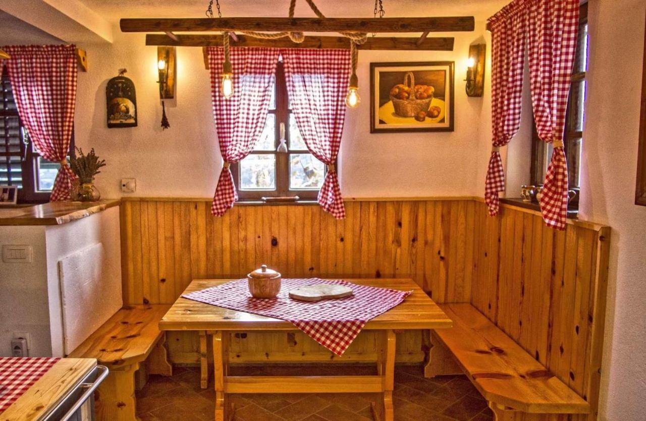 Holiday Home In Otocec Kranjska Krain 42903 Luaran gambar